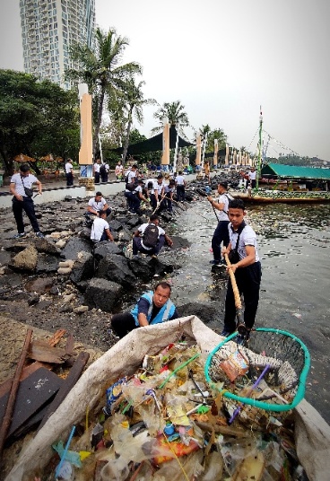 Pushidrosal Laksanakan Bersih Pantai di Ancol | RadarJakarta.com